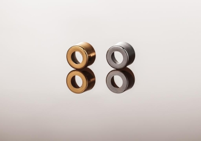 حلقه های متالایز طلایی و نقره ایی